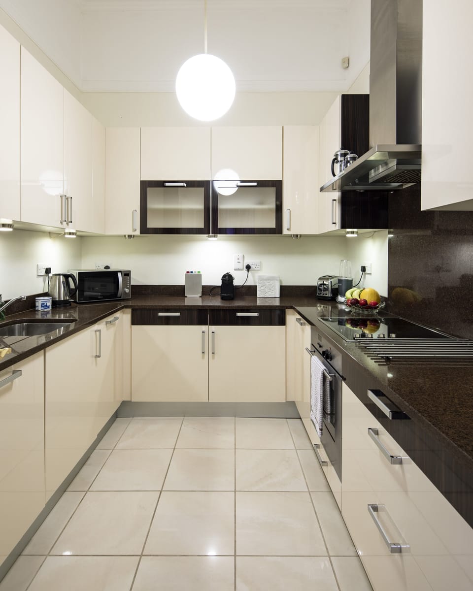 Kitchen, well equipped with Nespresso machine, Nutribullet & many other items