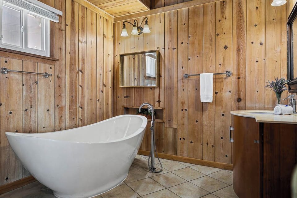 Top-Level King Master Bathroom