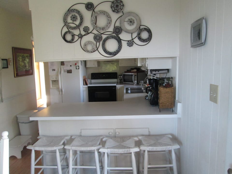 Additional seating for 4 at the bar, looking into the kitchen
