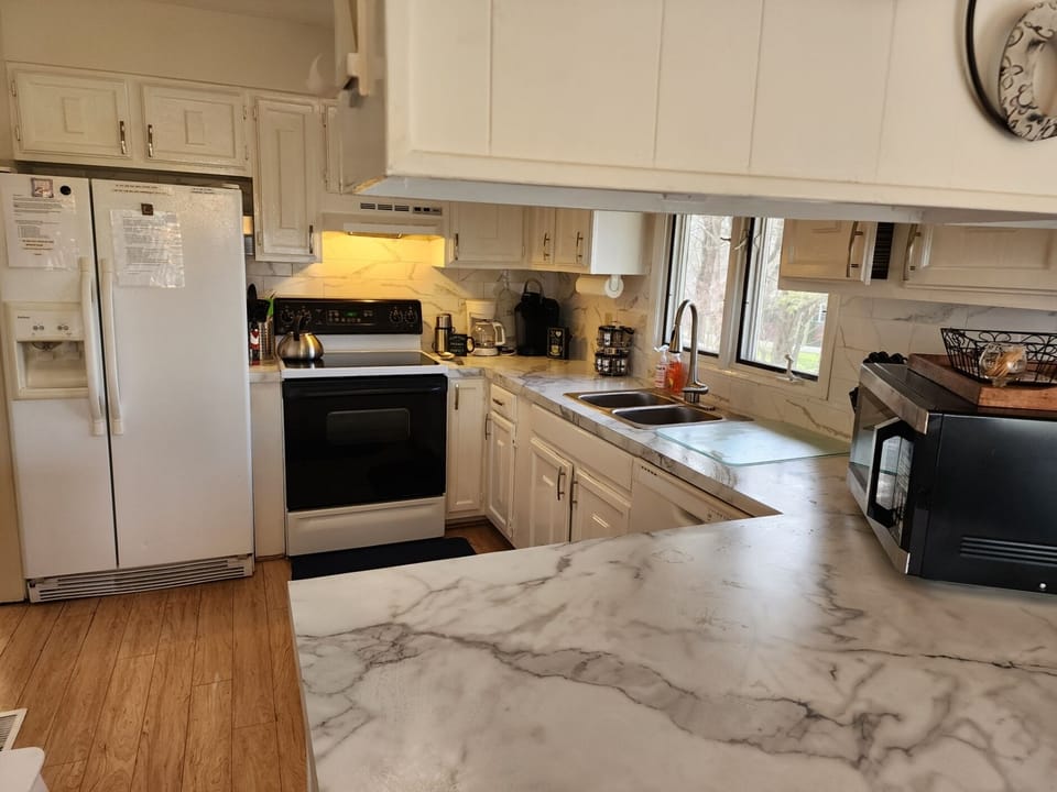 Renovated kitchen!  Well-equipped with electronics, microwave, 2 coffee makers