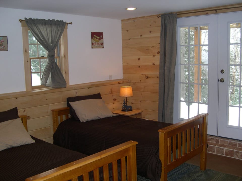 Bedroom walkout finished basement two twin beds