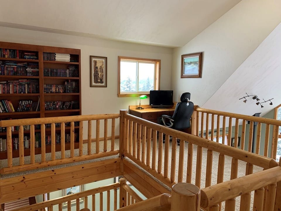 Master Suite Office Loft