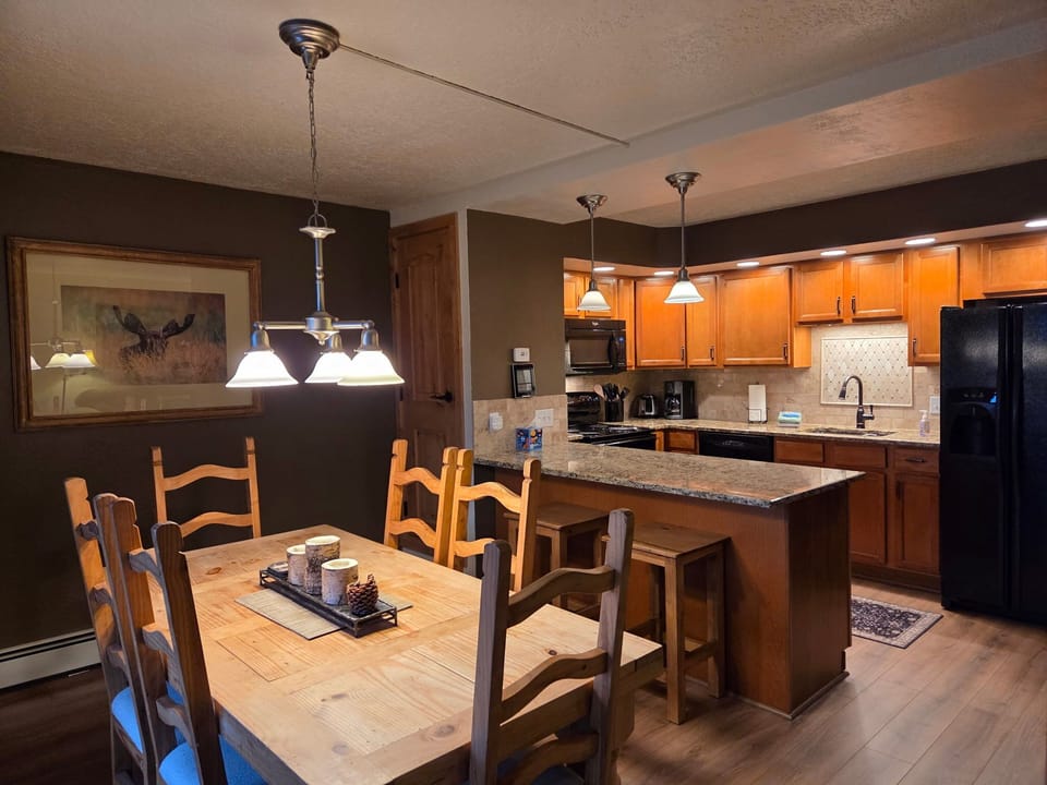 Spacious walkthrough for the family, kitchen and dining area.