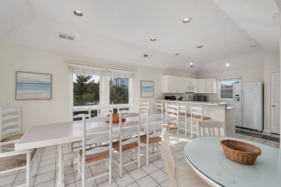 10-web-or-mls-718-Rendezvous-Dining-V3