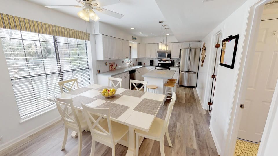 Dining - Upper Level