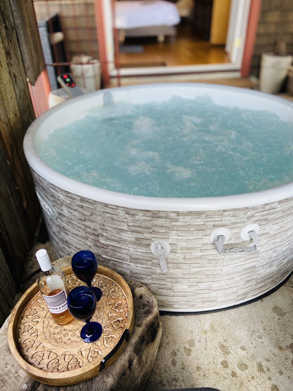 Indoor spa tub