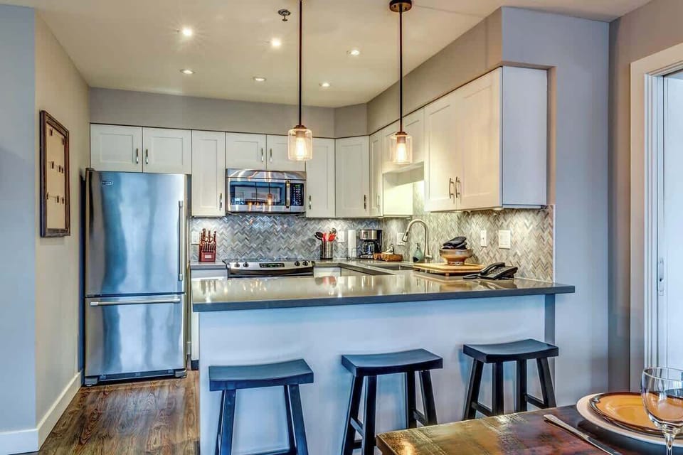 Full Kitchen - Greystone Lodge Unit 221