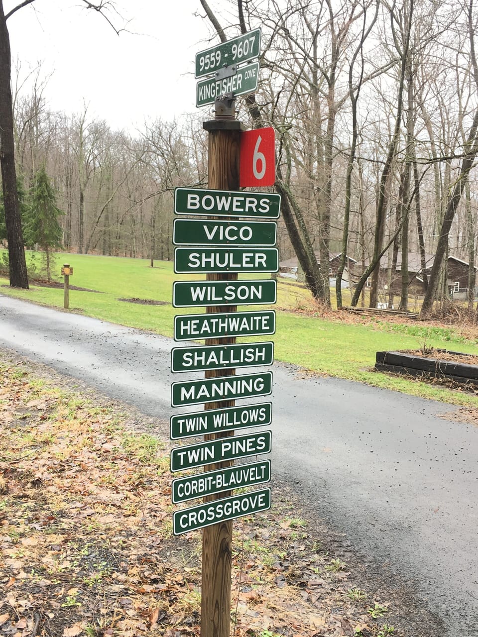 Turn onto King Fisher Cove and driveway to Canvasback Cottage.