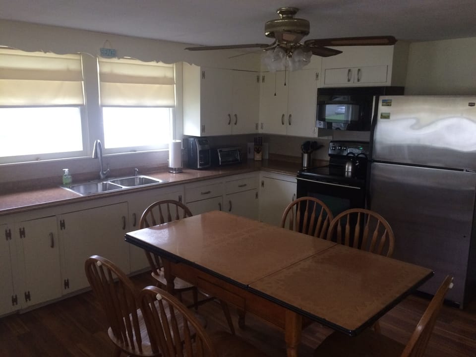 Eat-in Kitchen