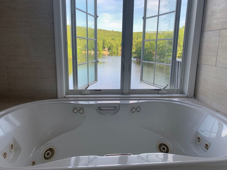 Jacuzzi overlooking the lake in Master Bathroom