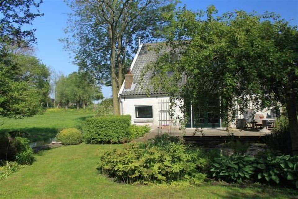 View from the garden to the summer house