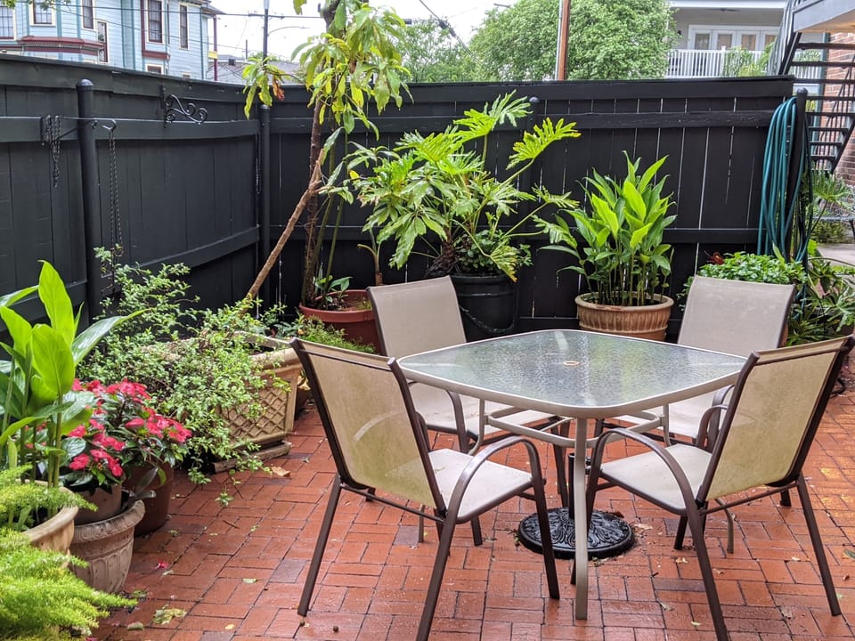 Shared courtyard
gardendistrictgem.com