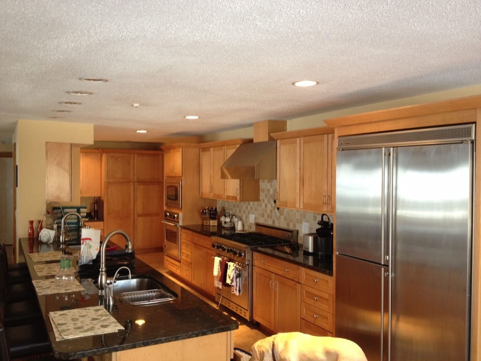 Full Kitchen 
