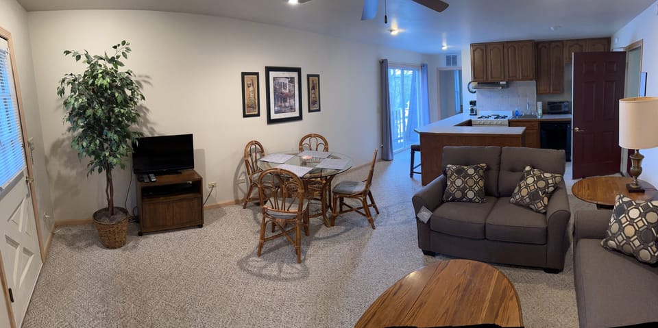 Bedroom, Heritage Suite