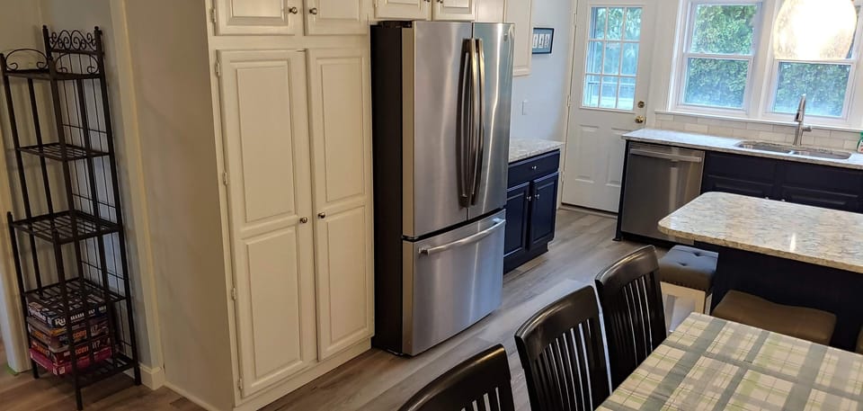 Brand new kitchen with all new stainless appliances, large fold-out pantry