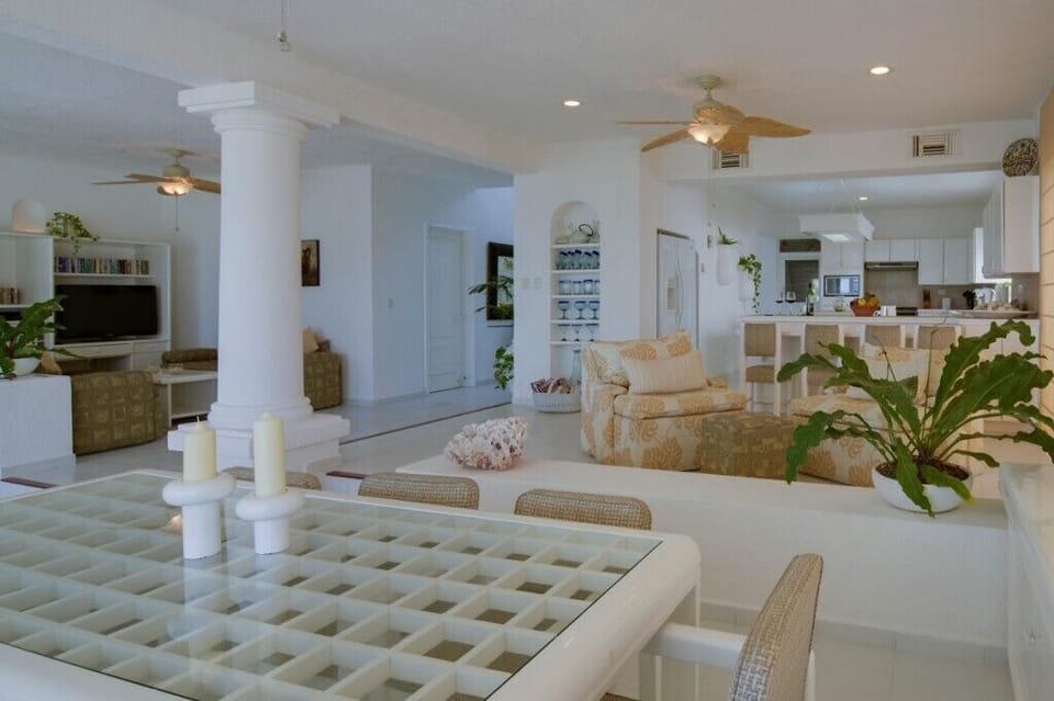 Tortuga-Dining-Area-B-1024x682.jpg