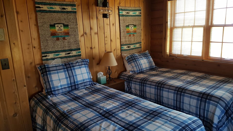 twin bedroom
