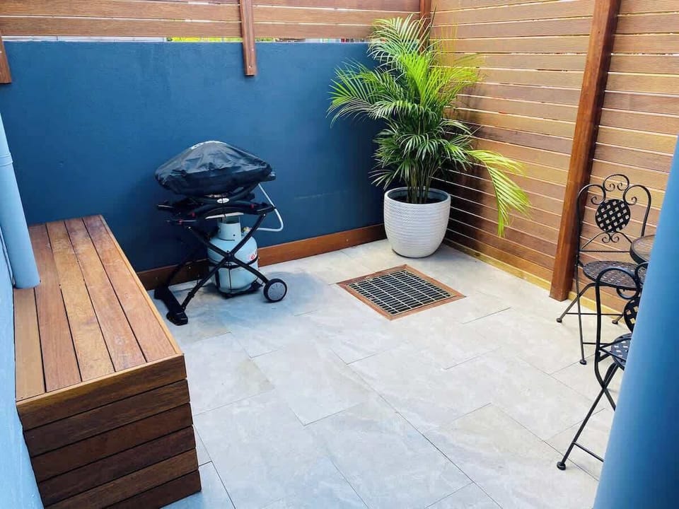 Private courtyard with BBQ and outdoor table in Huskisson holiday rental.