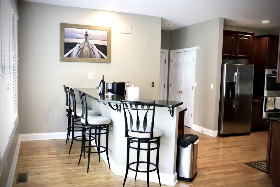 Kitchen bar