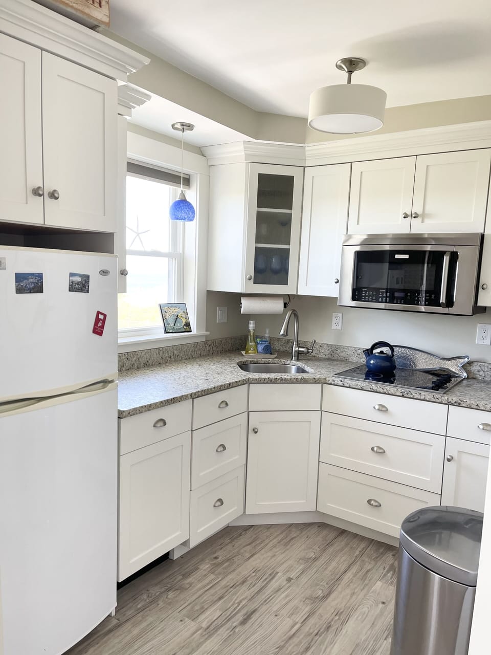 Fully stocked kitchen with convection microwave 