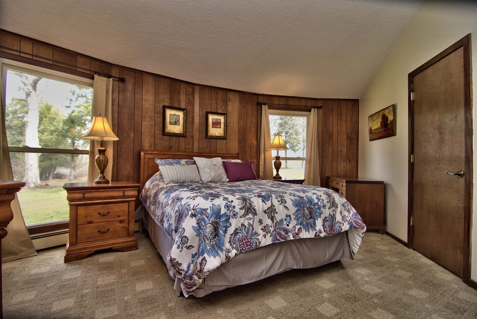 Main Upper Level Master Guest Room
(Bedroom #1) Queen