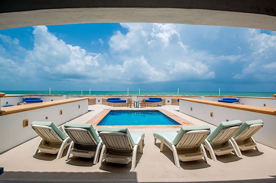 Lots of Comfortable Place to hang out and dine by the pool. 