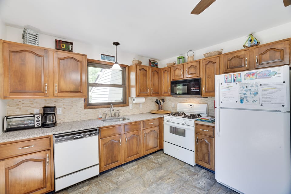 Fully furnished kitchen 