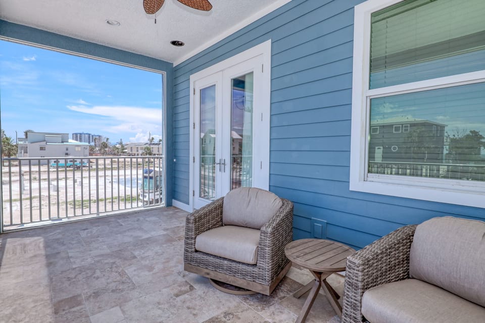 2nd Floor Lanai