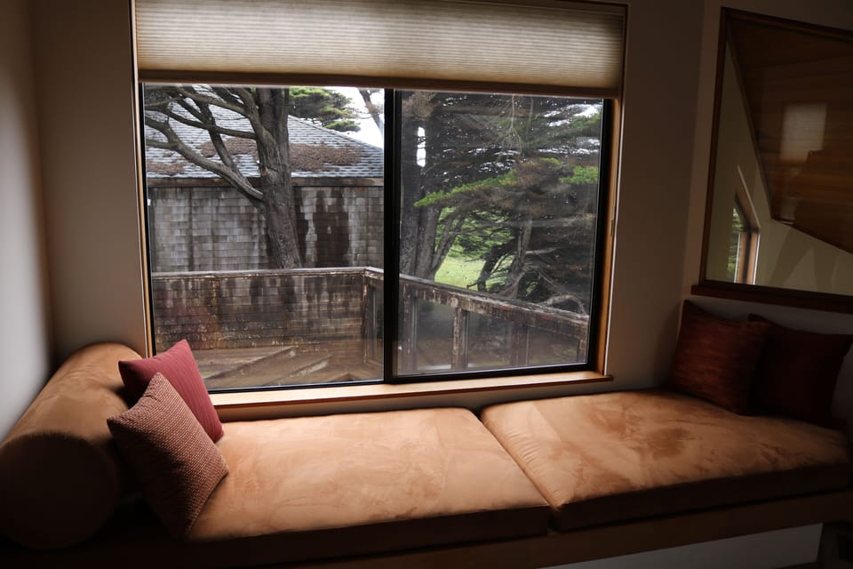 Sitting Room - 1 of 2 Ocean View Window Seats