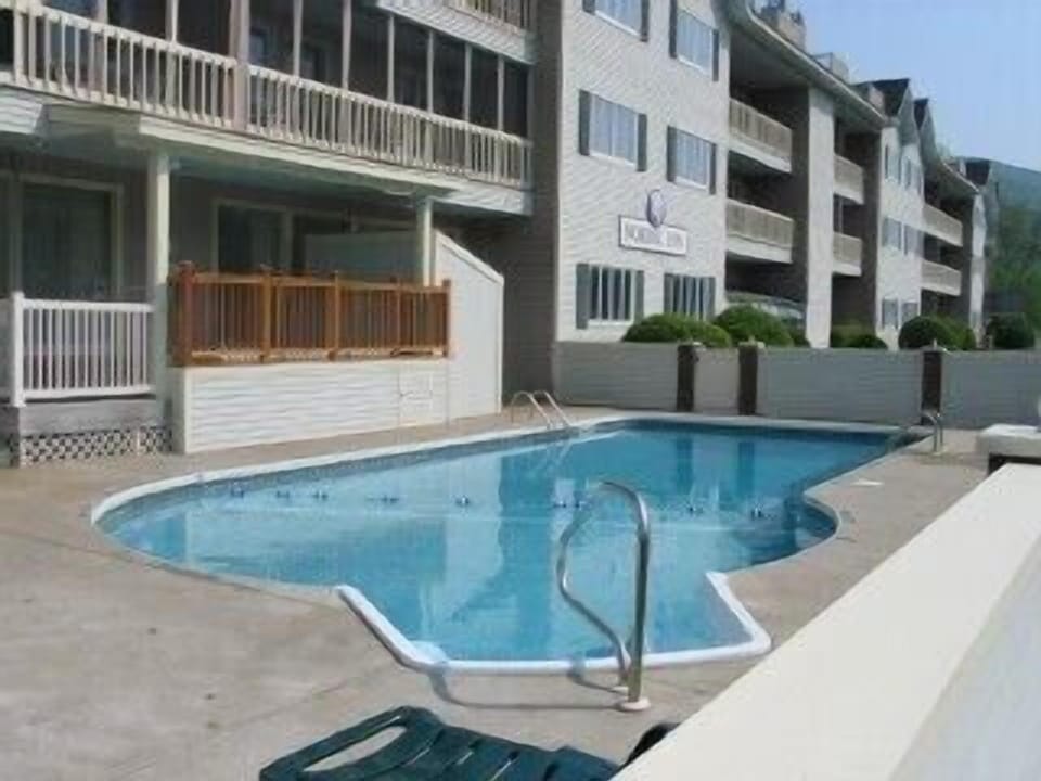 Outdoor Pool and Outdoor Jacuzzi