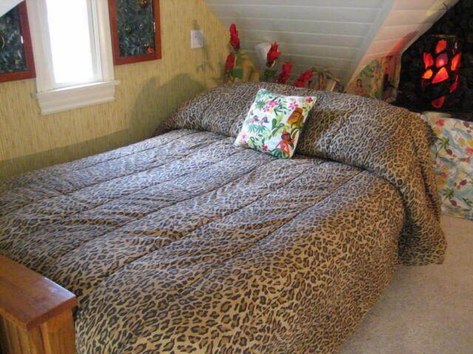 Full size bed in loft.