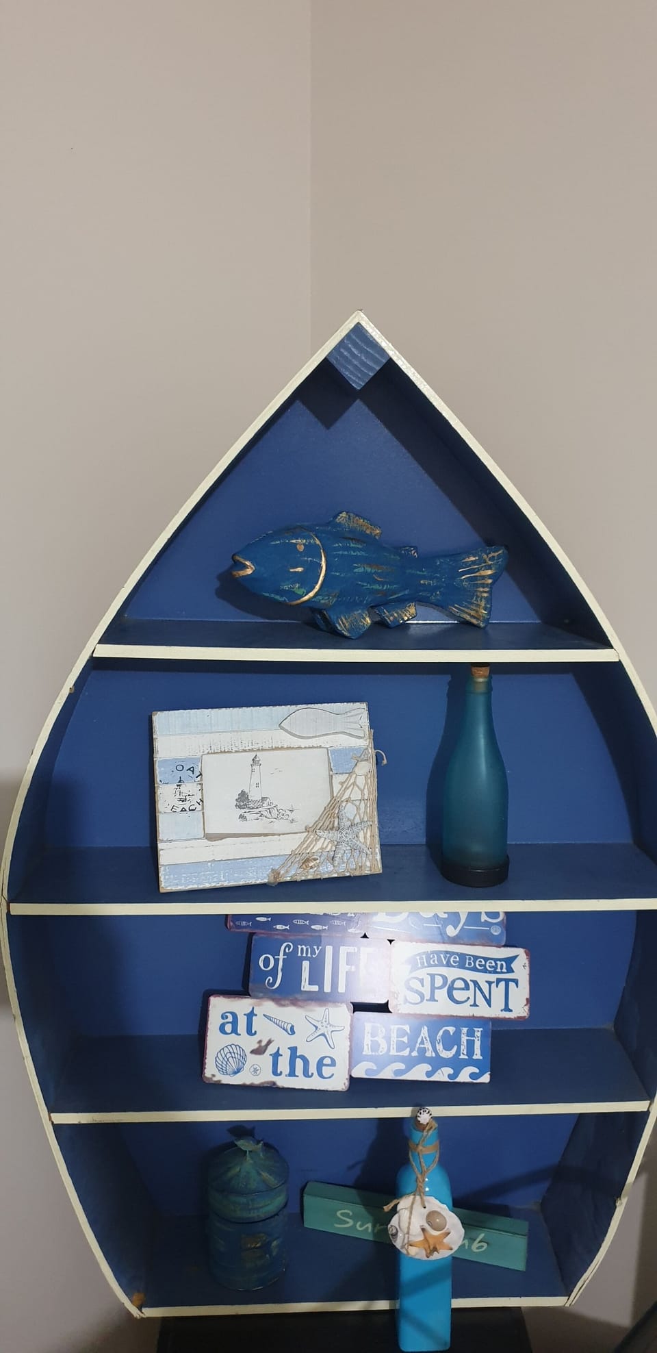 Decorative shelf