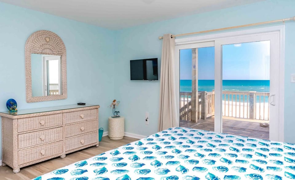 1st Floor Oceanfront Primary Bedroom ~ King II