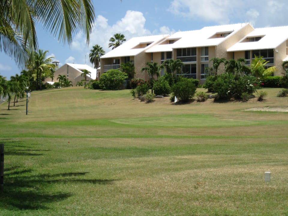 Beautiful, well-maintained grounds