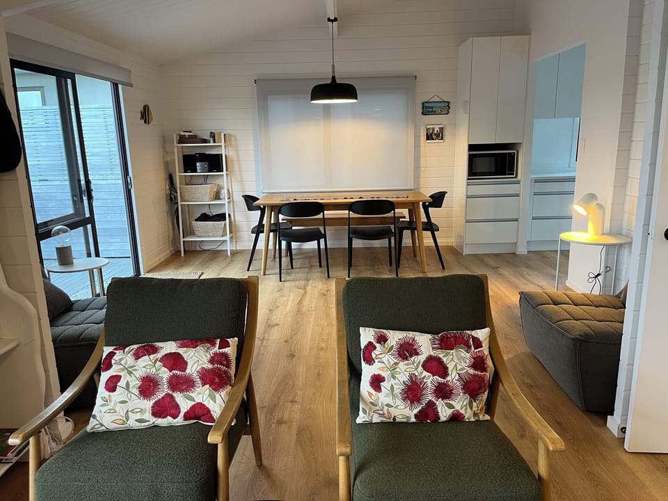 Spacious and warm lounge and dining with different conversation areas