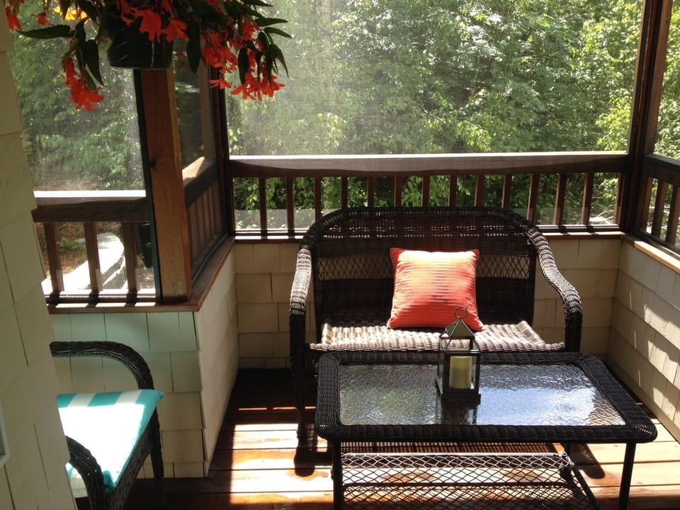 Screened in porch