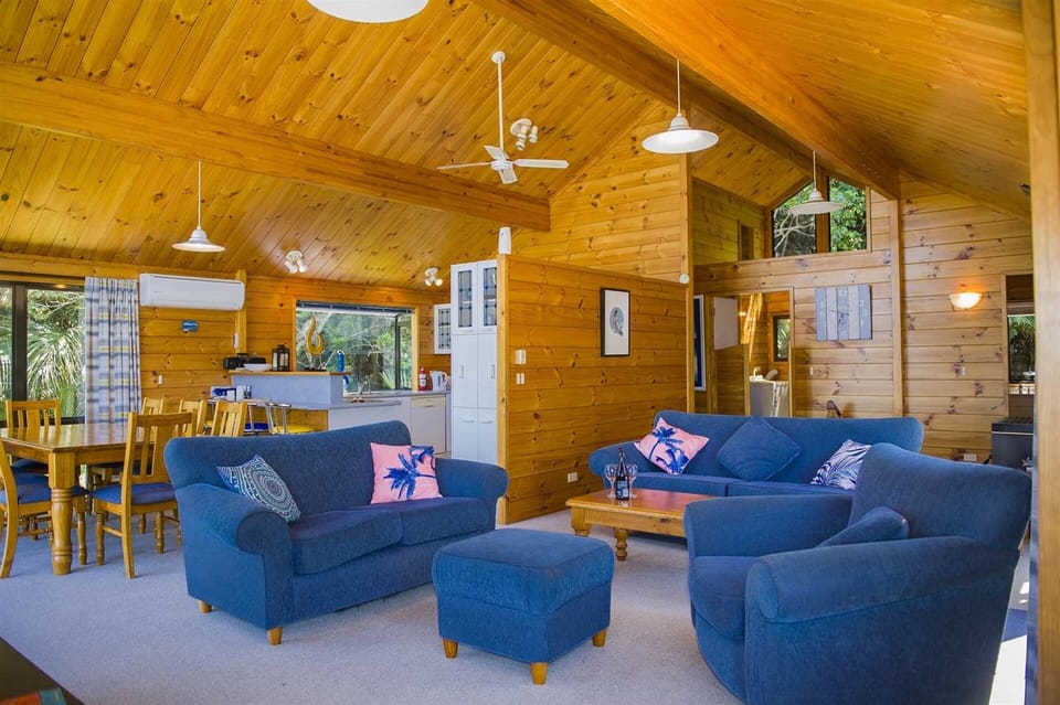 Upstairs Living Room 
