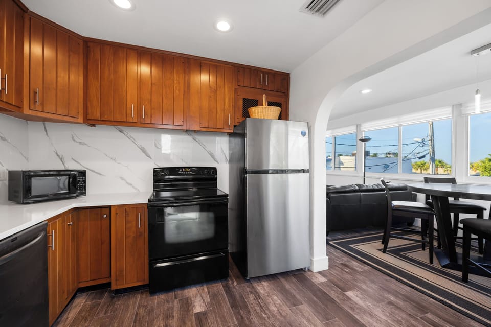 Full kitchen with open dinning and living rm