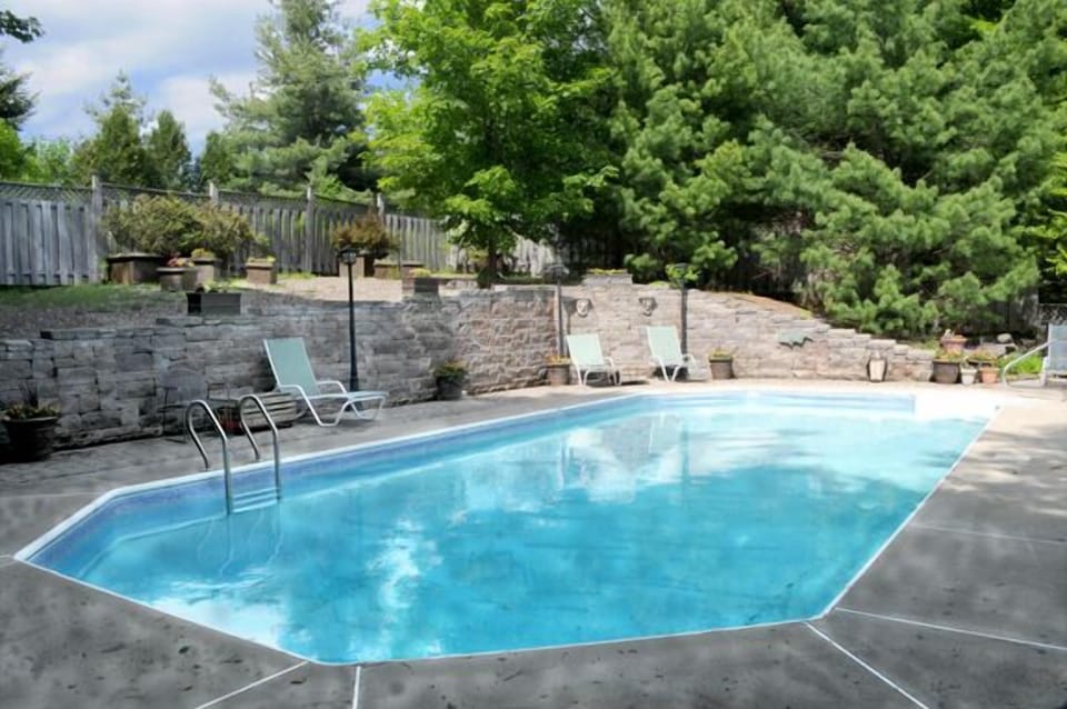 Pool and lounge chairs