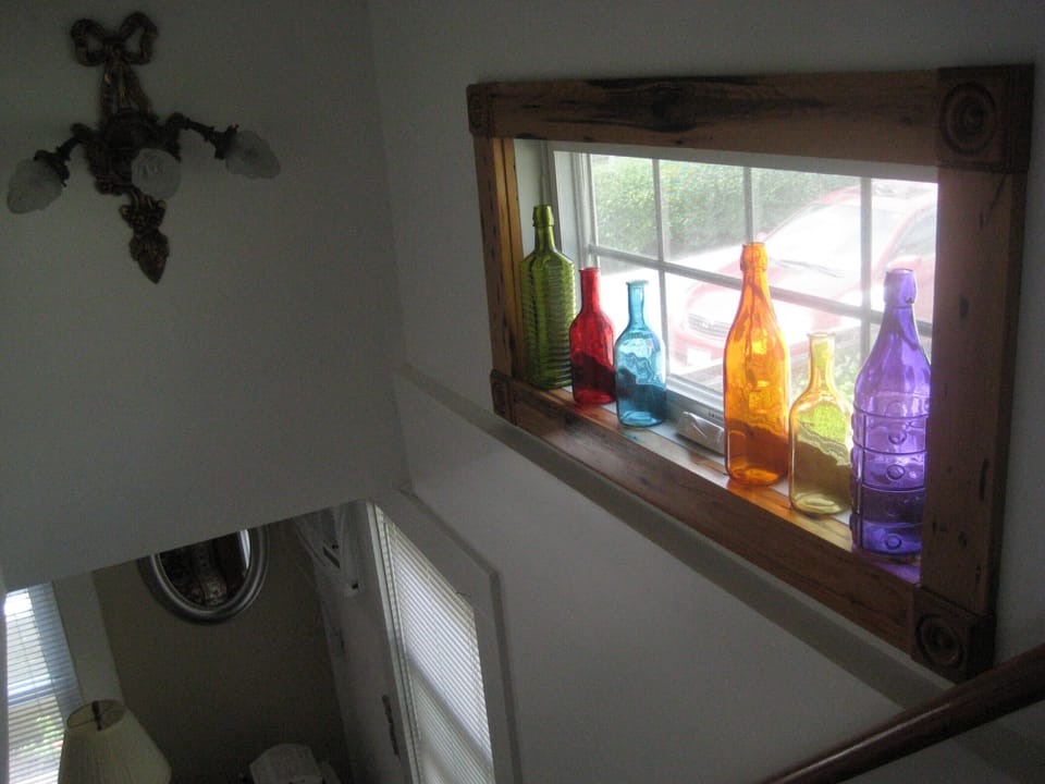 stairs going down to the livingroom