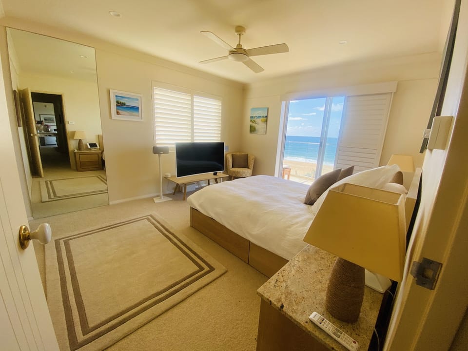 Master Bedroom with Queen bed, TV, Sonos speaker and walk-in-robe