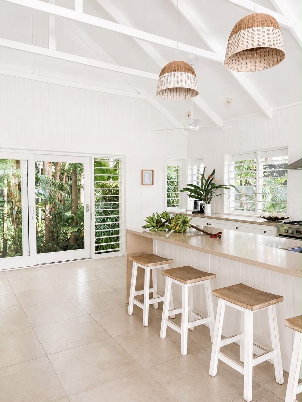 Towering ceiling over the kitchen to let the sea breeze flow
