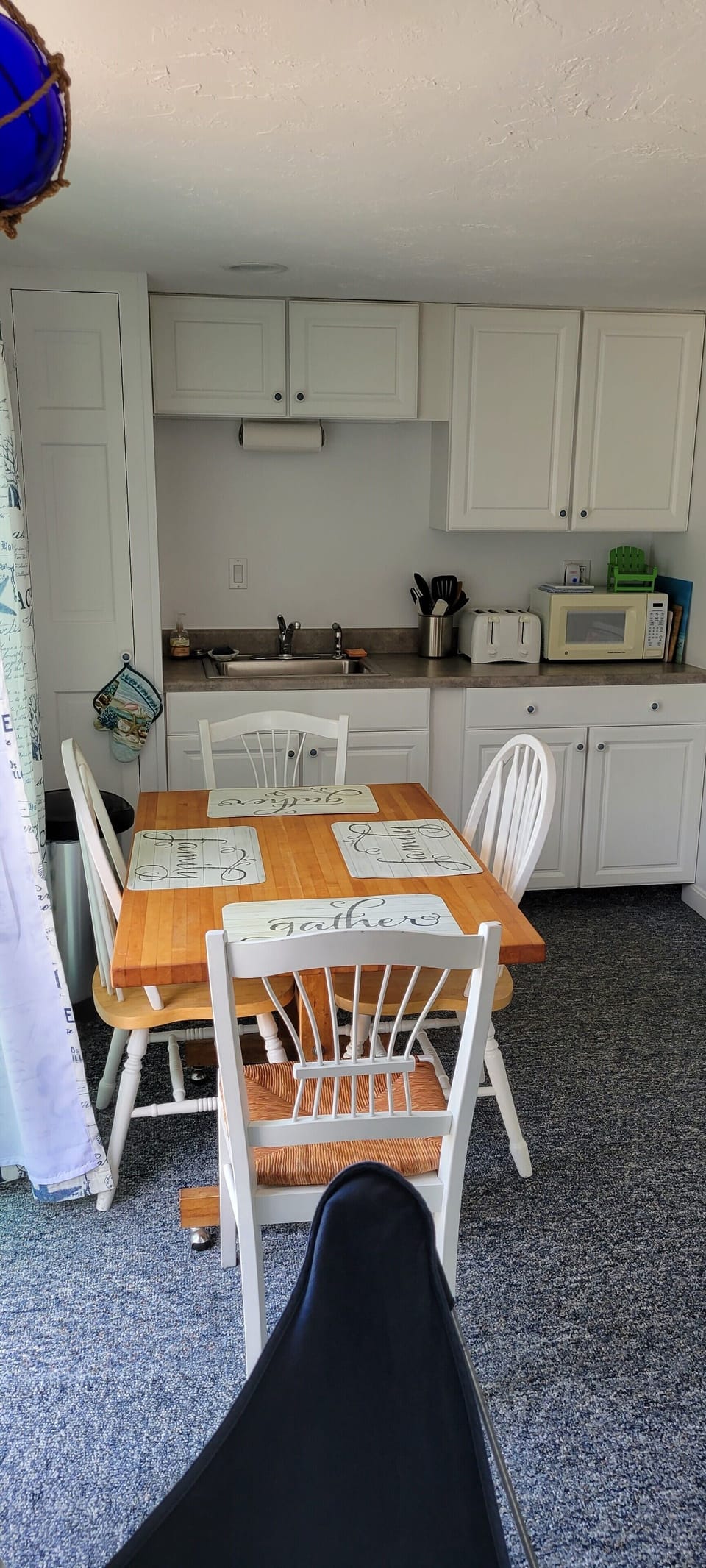 Kitchen set is right as you enter off the deck thru the glass slider.