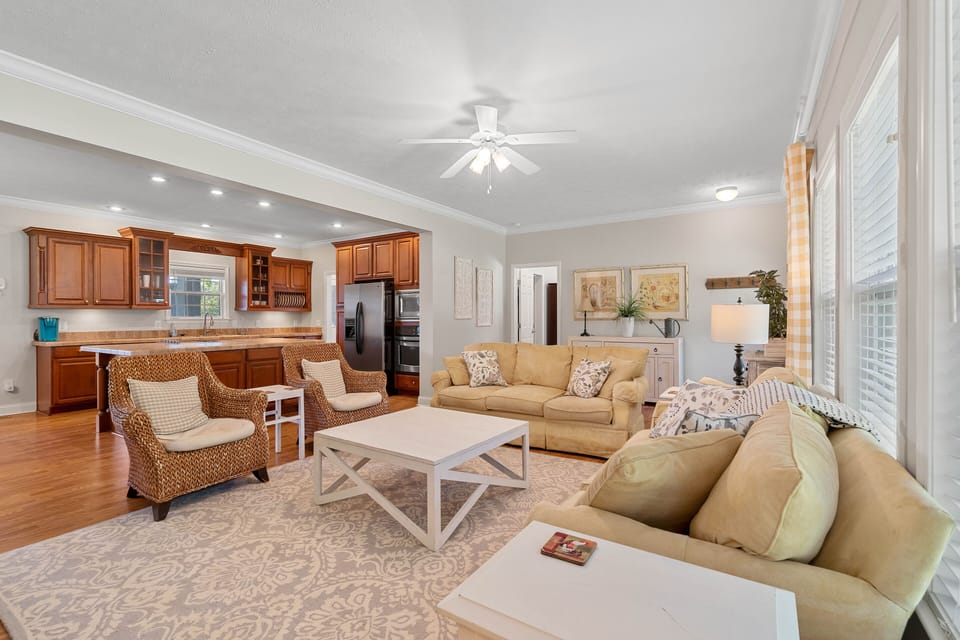 living area, kitchen