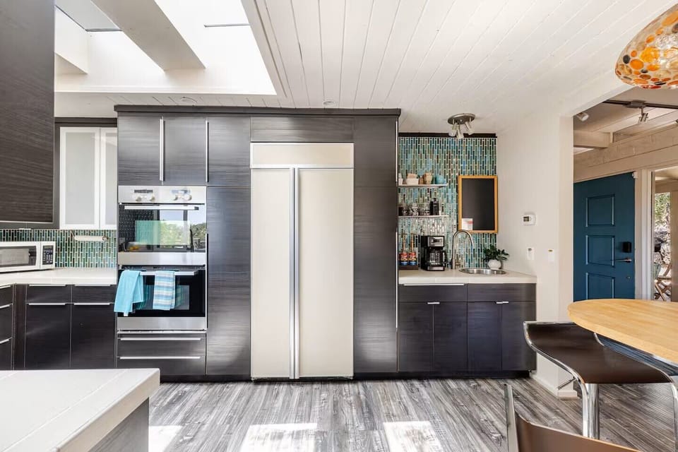Snacks open, coffee brews, plans unfold—your getaway starts in motion