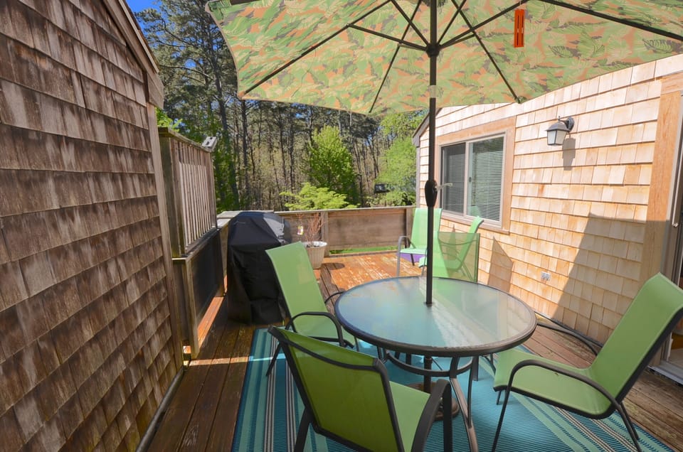 Outdoor deck