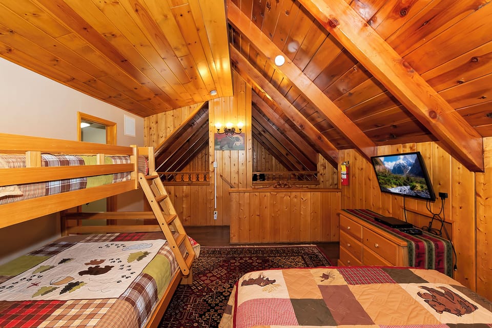 Reverse angle on loft... looking towards the great room.