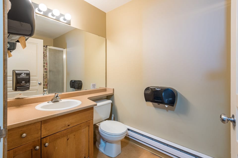Foxglove Bathroom 