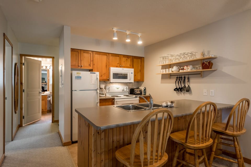 Large Island with Breakfast Bar