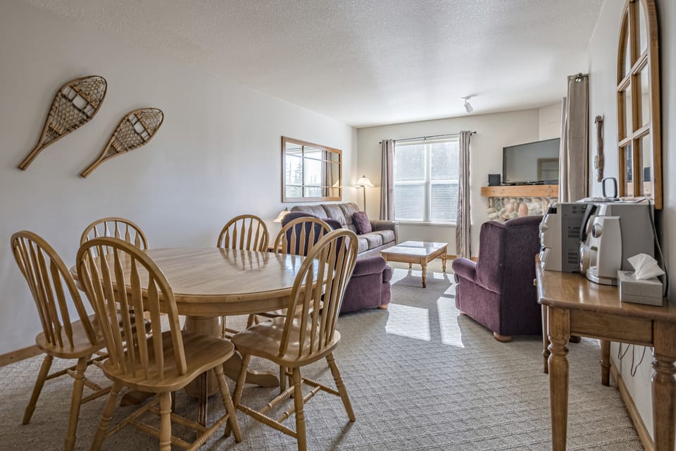 Dining Room - Seats 6